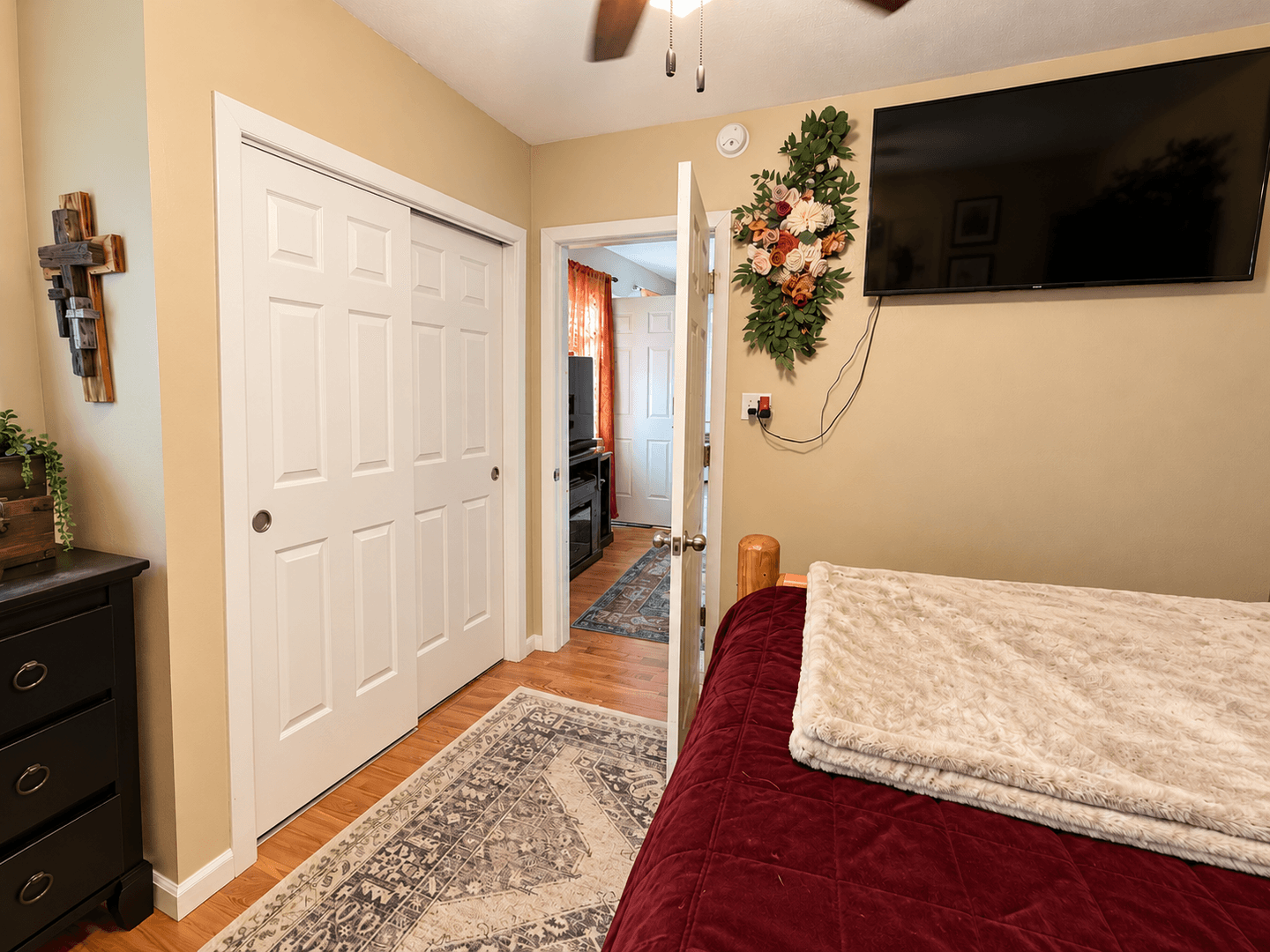 Laurel House: 702 6th ave