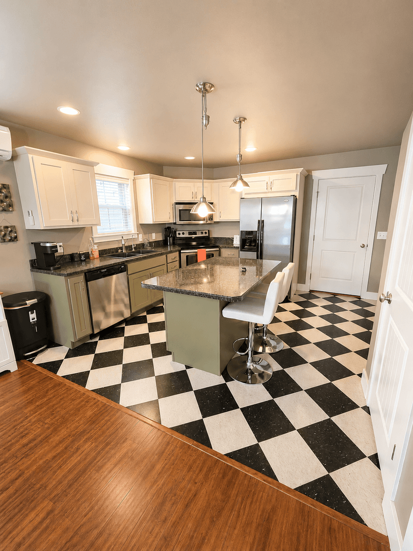 Billings House: 5315 Golden Hollow Rd