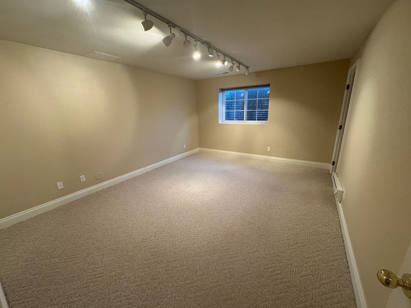 Billings Apartment: Country Manor Blvd