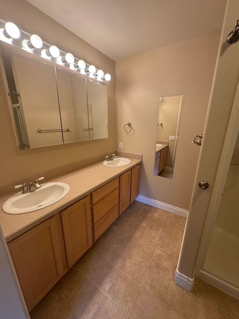 Billings Apartment: Country Manor Blvd