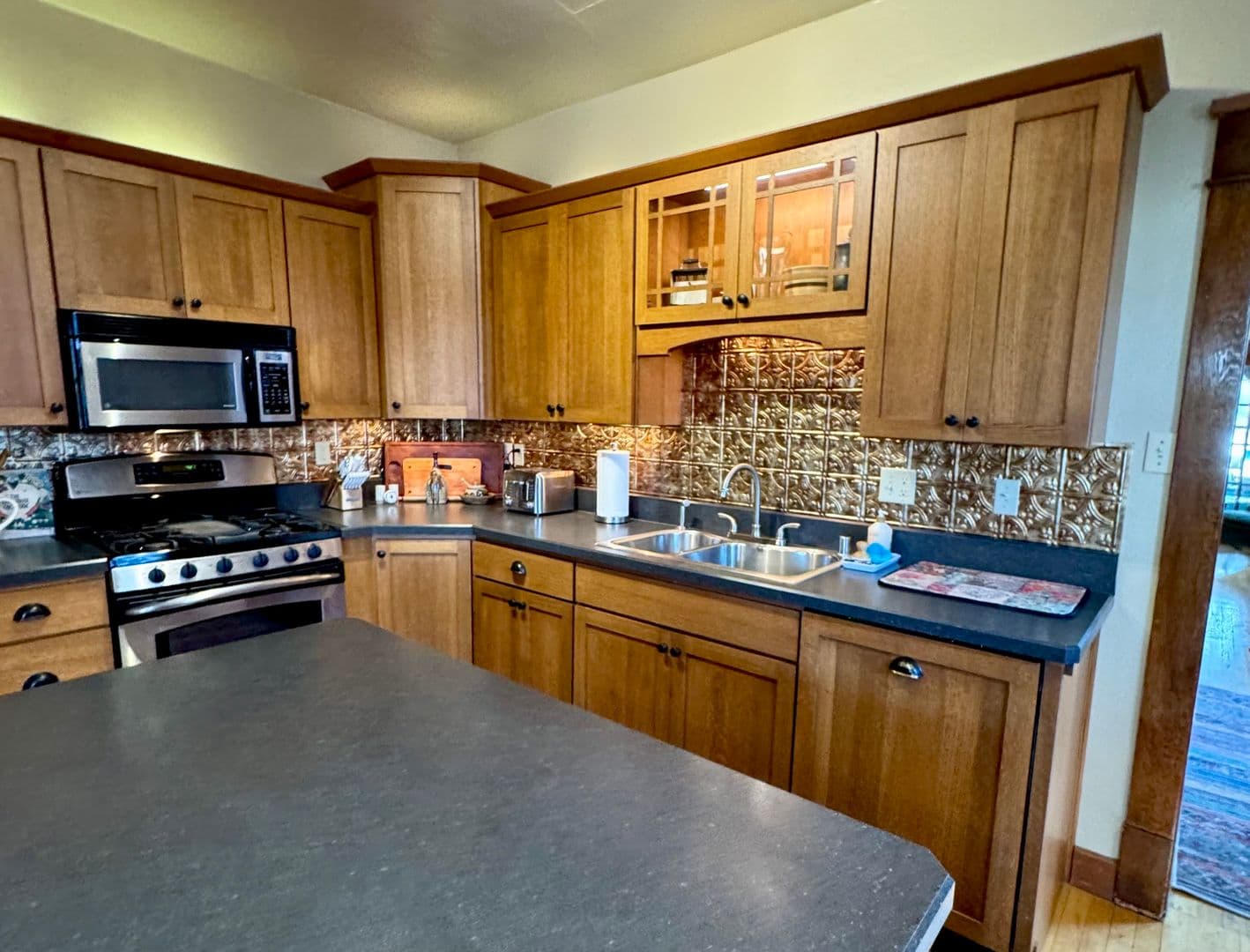 Billings House: 930 N 31st St