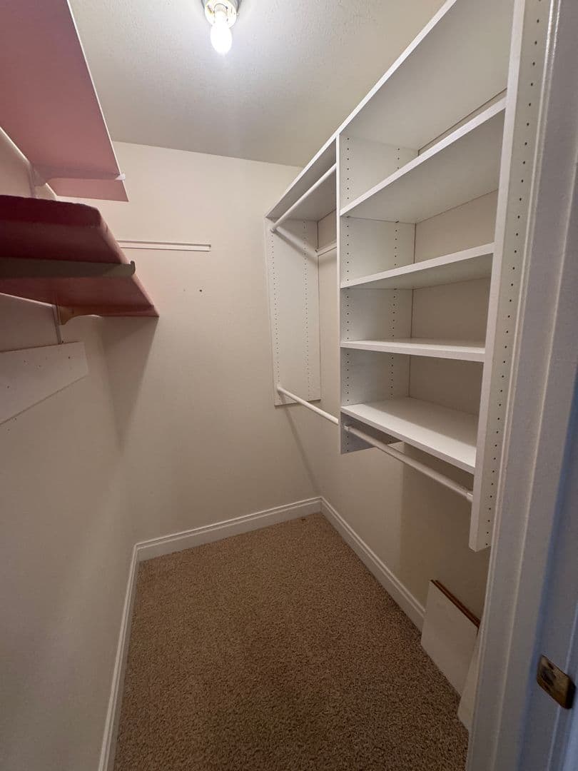 Billings Apartment: Country Manor Blvd