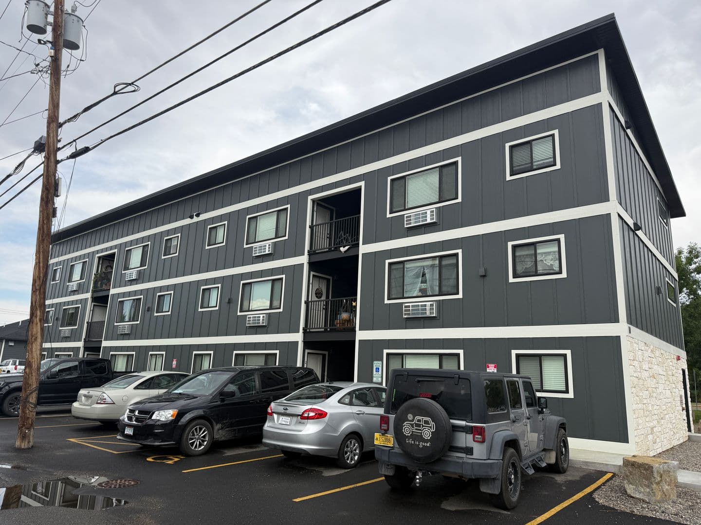 Laurel Apartment: 10 Colorado Ave