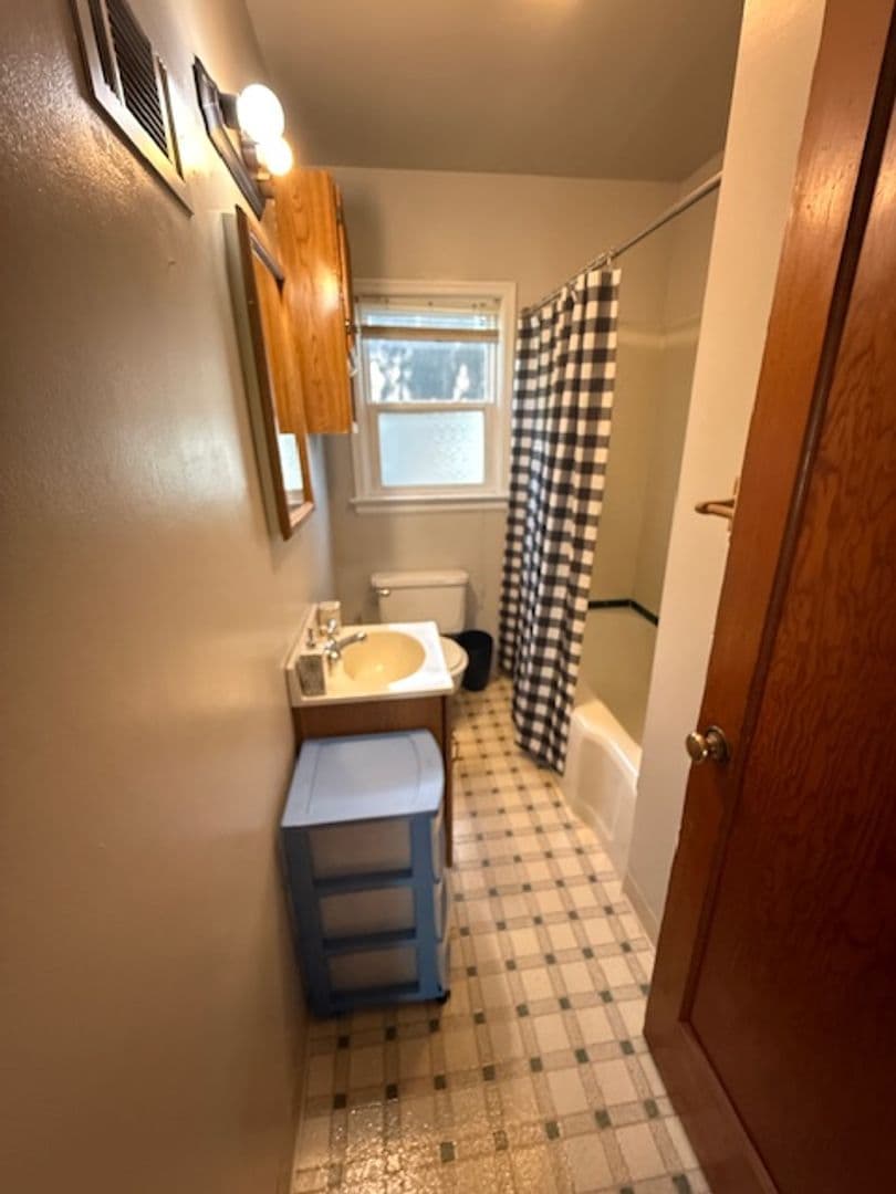 Billings Apartment: 903 N 25th Street