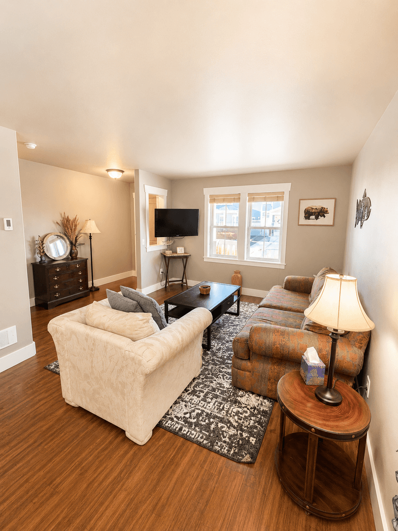 Billings House: 5315 Golden Hollow Rd