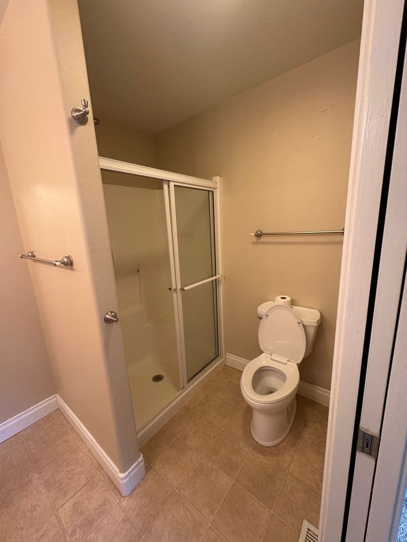Billings Apartment: Country Manor Blvd