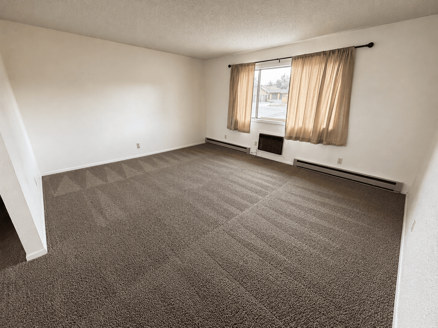 Billings Apartment: 1537 Westchester Square E.