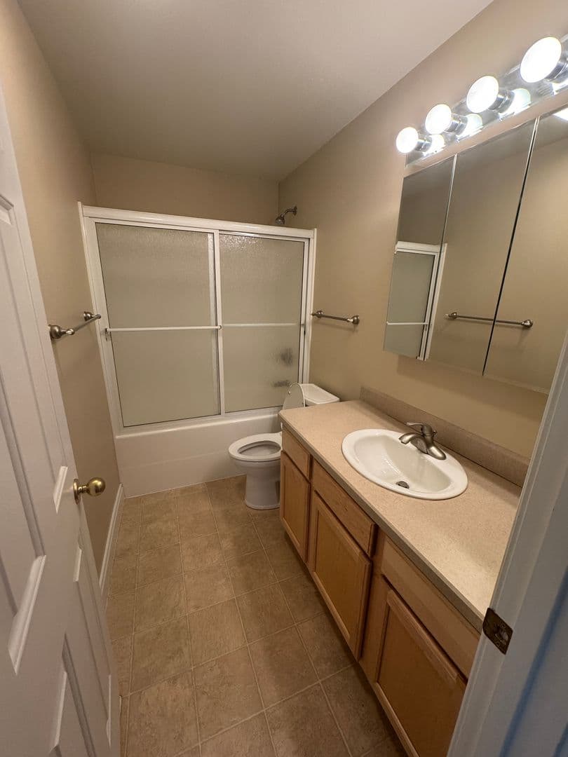 Billings Apartment: Country Manor Blvd