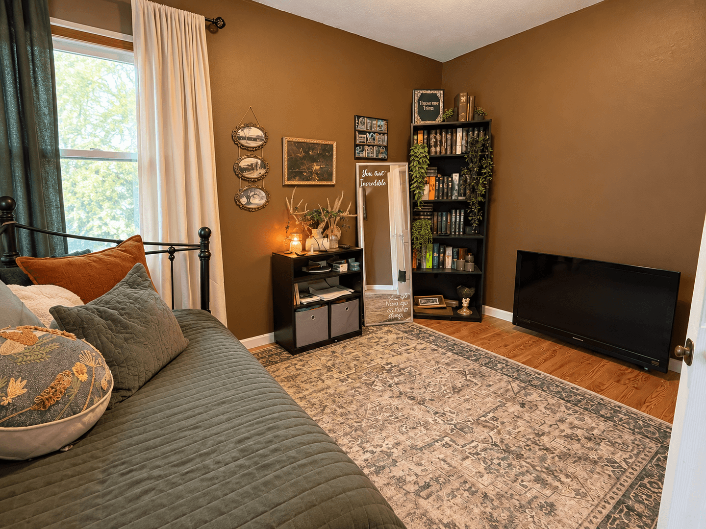 Laurel House: 702 6th ave