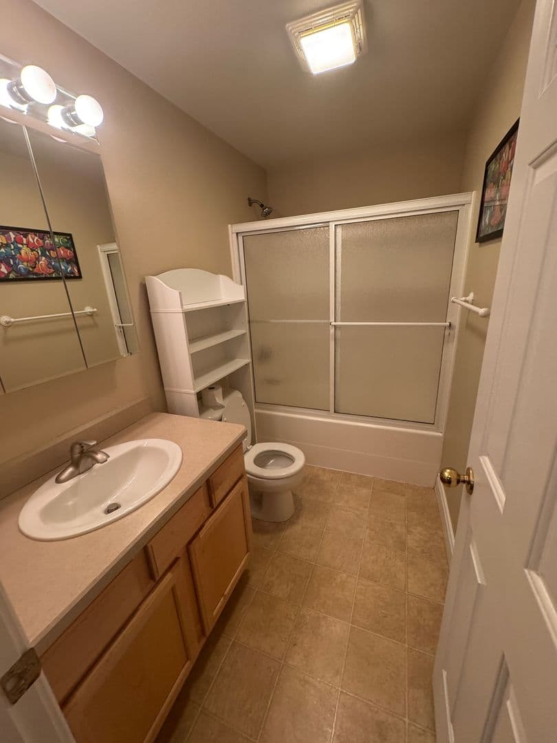 Billings Apartment: Country Manor Blvd