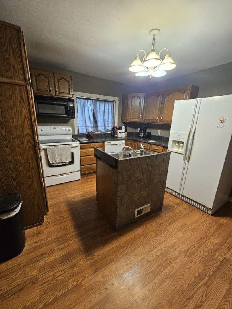 Billings Apartment: 1923 8th Ave.