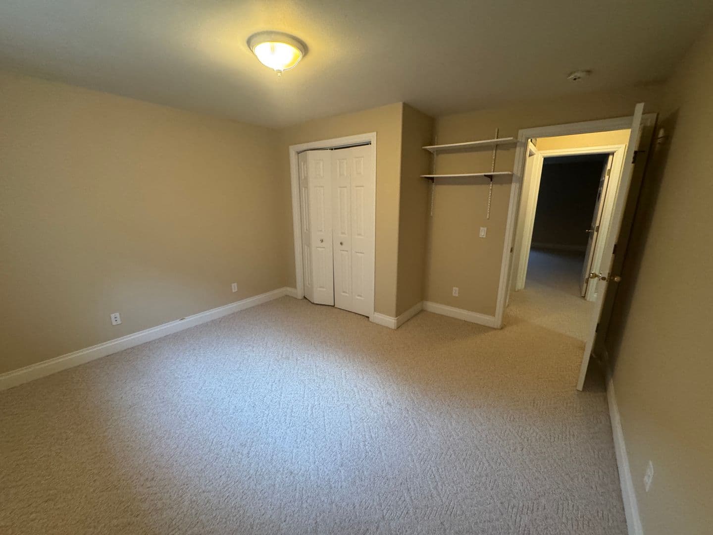 Billings Apartment: Country Manor Blvd
