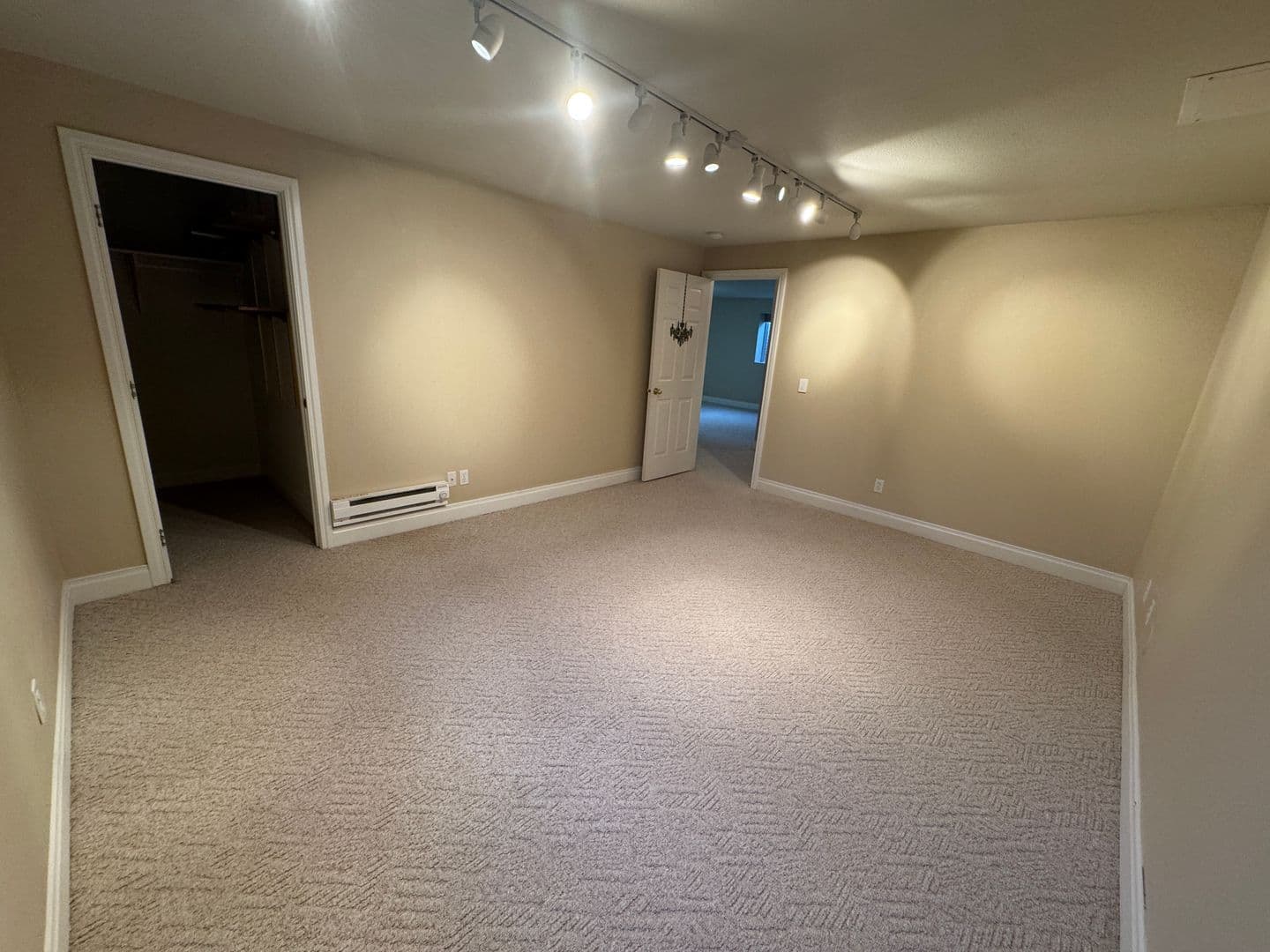 Billings Apartment: Country Manor Blvd
