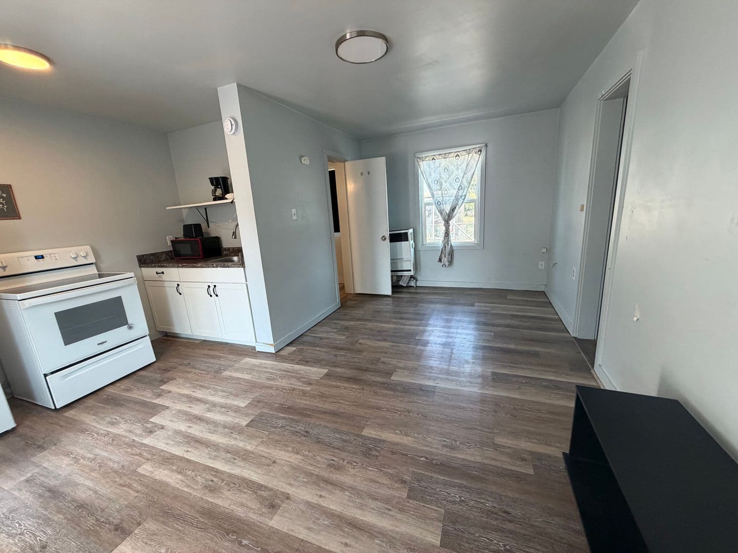 Laurel Apartment: 1403 East Main Street