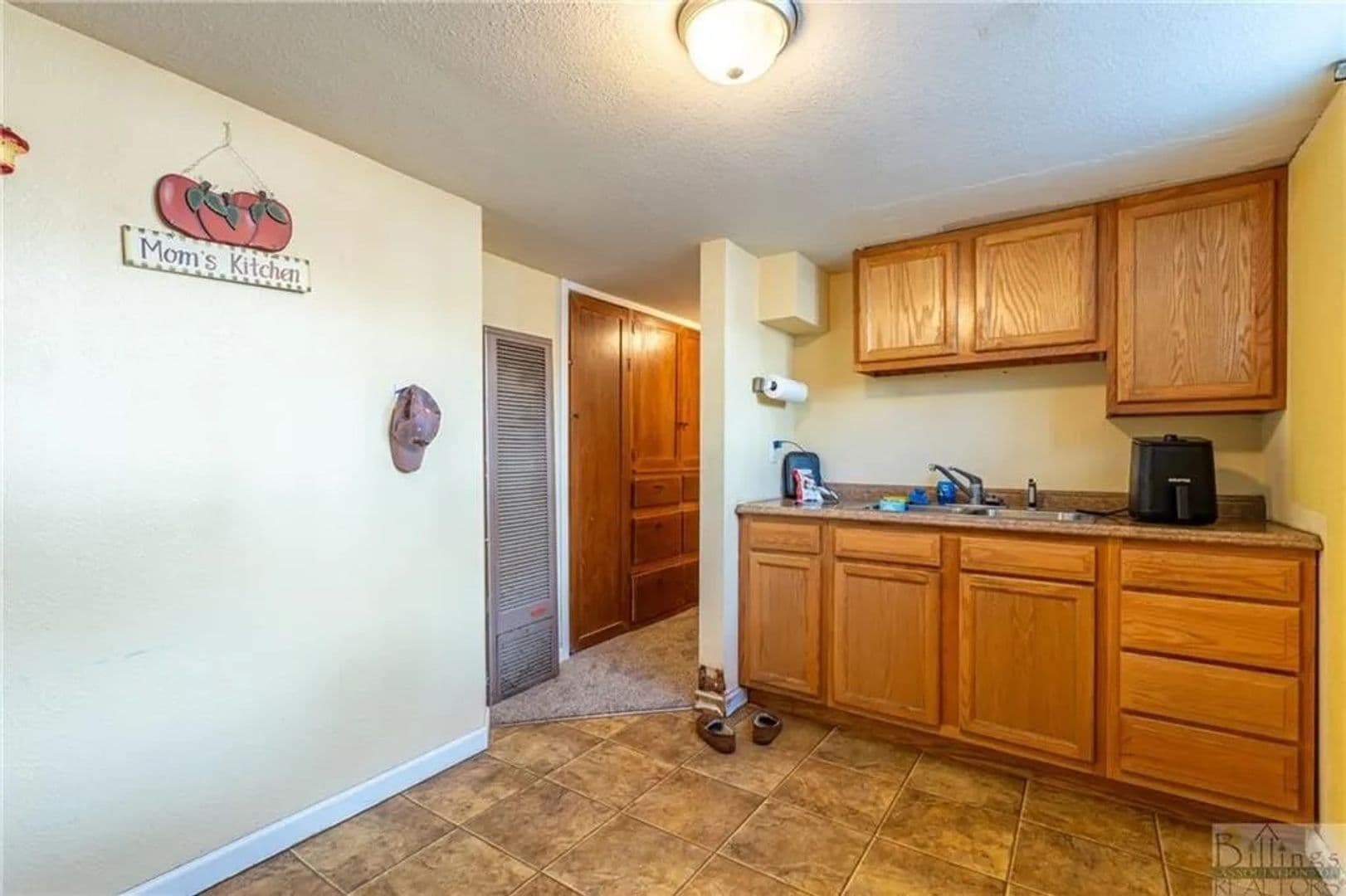 Billings Apartment: 21 Grand Avenue