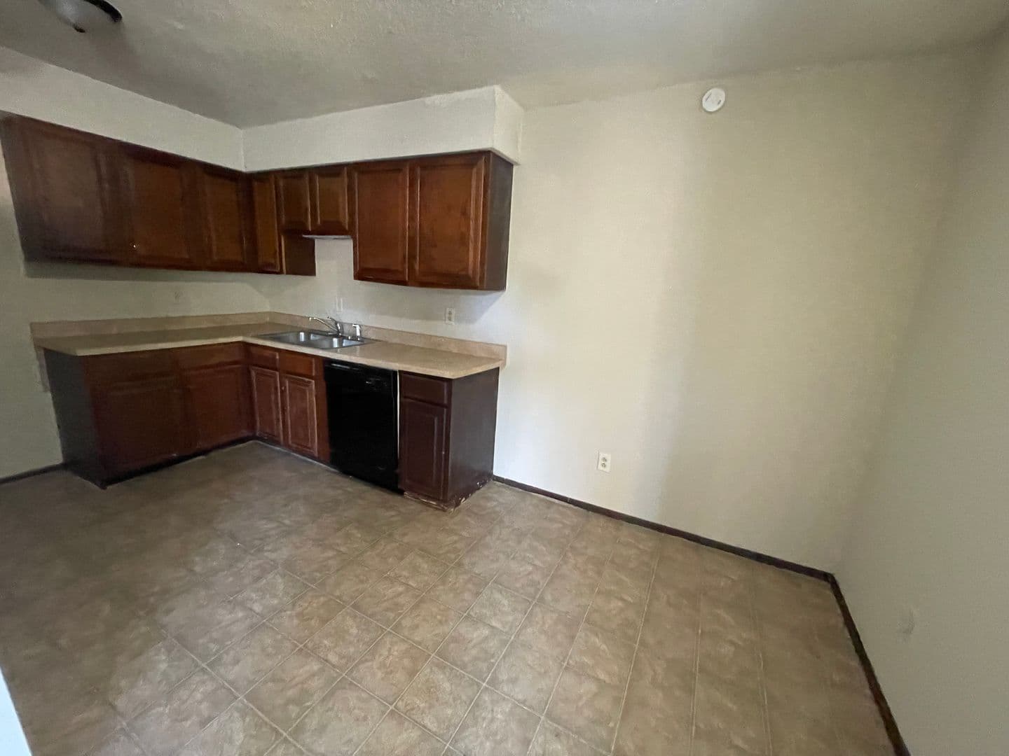 Columbia Apartment: 283 Catherine
