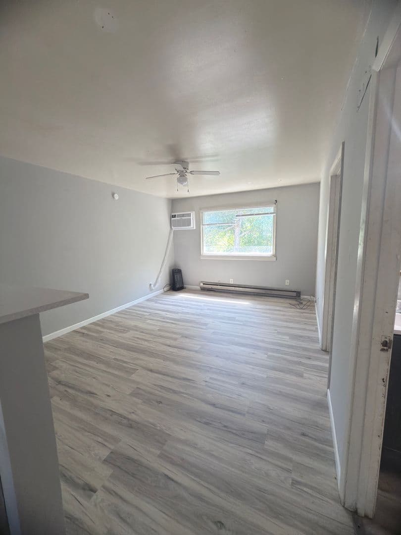 Columbia Apartment: 6160 N. East Circle Dr.