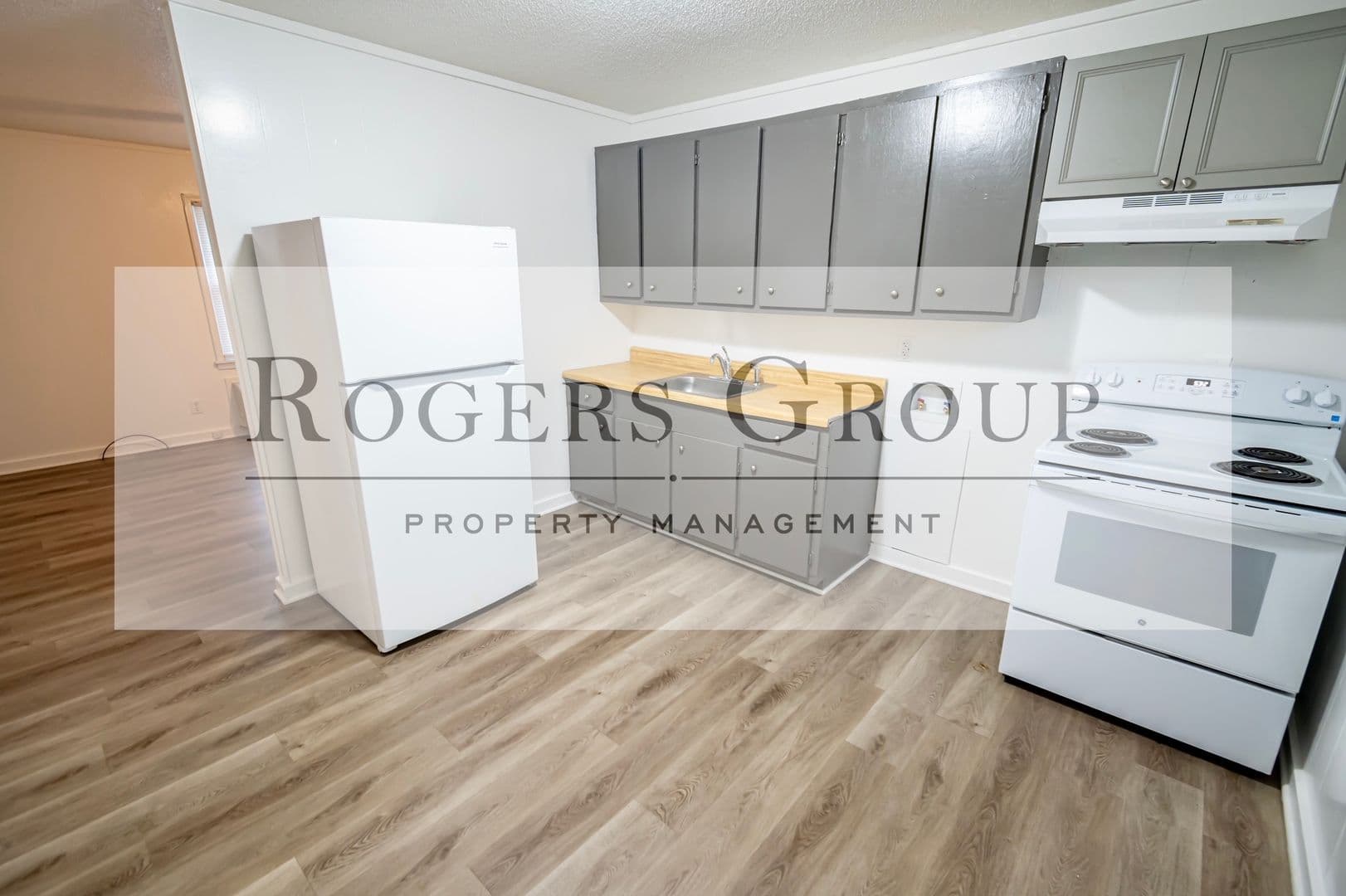 Henderson Apartment: 807-809 Hughes St