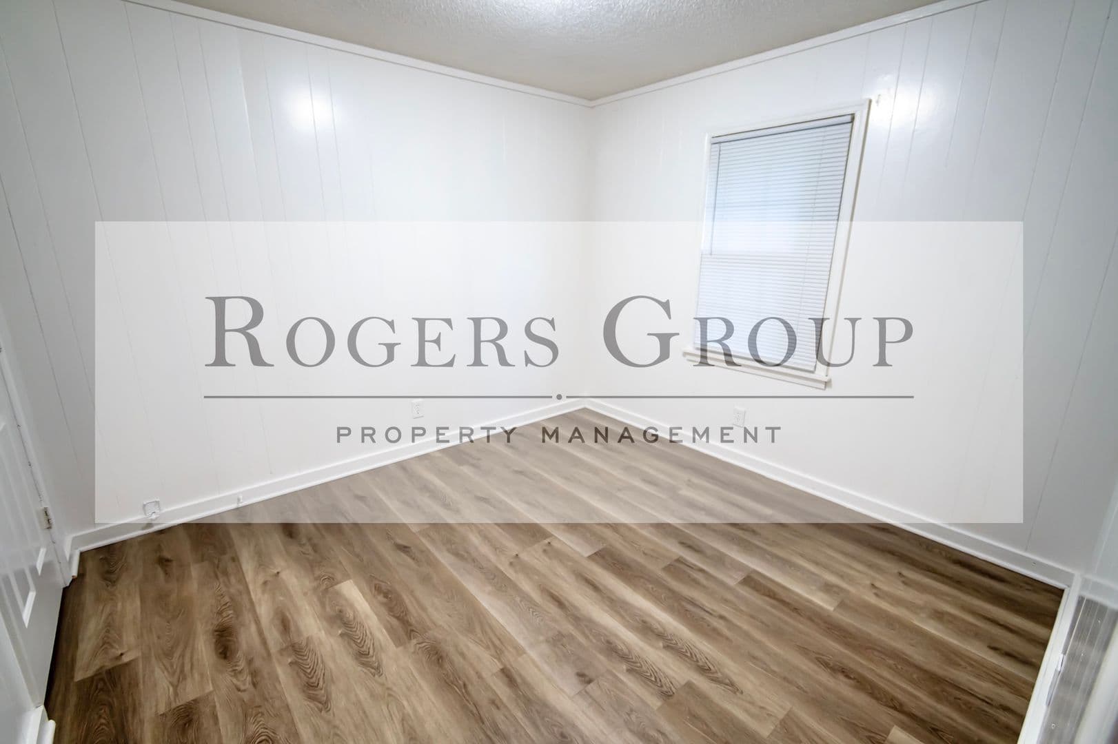Henderson Apartment: 807-809 Hughes St