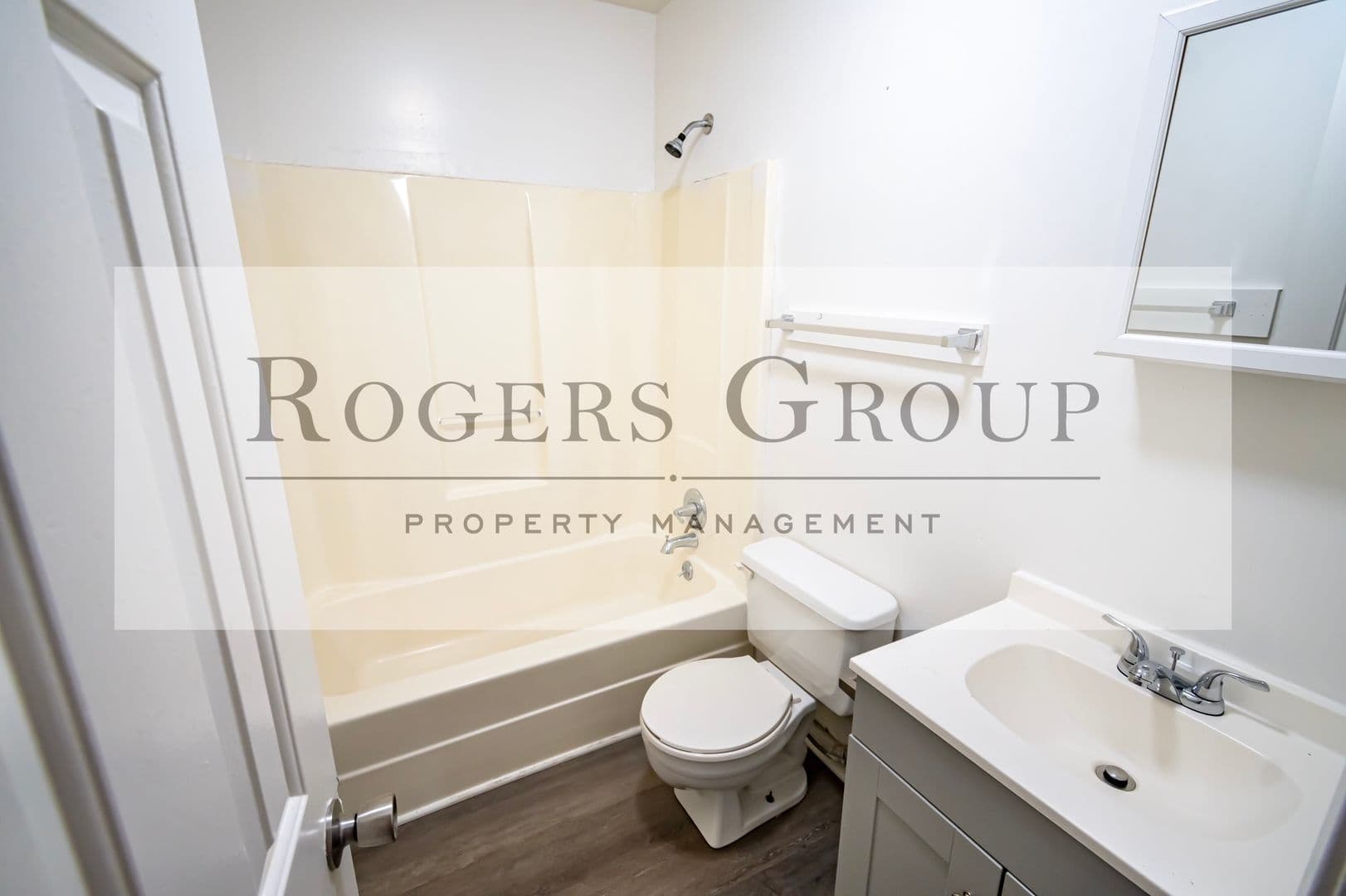 Henderson Apartment: 807-809 Hughes St