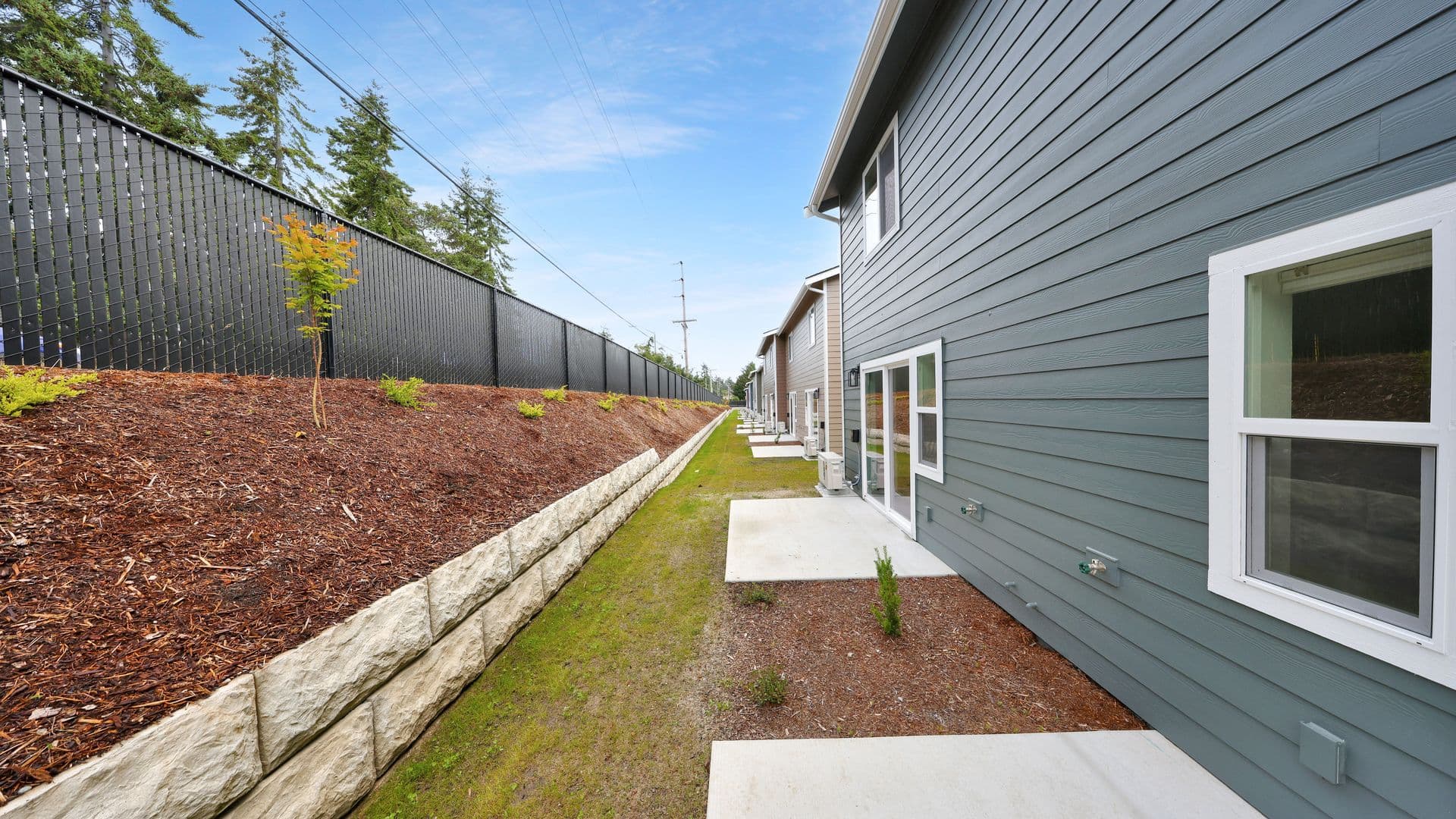 Oak Harbor Townhome: 120 Ne 10th Ave #F2