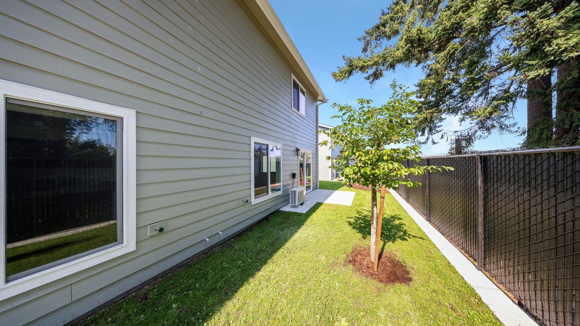 Oak Harbor Townhome: 120 Ne 10th Ave #G2