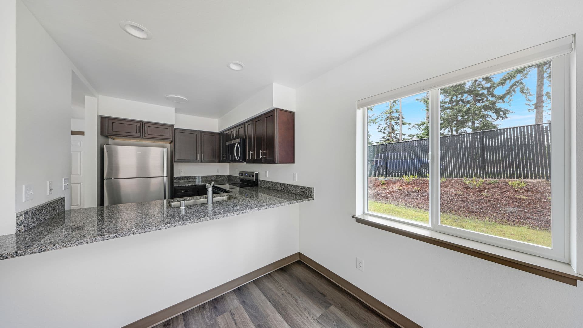 Oak Harbor Townhome: 120 Ne 10th Ave #C3