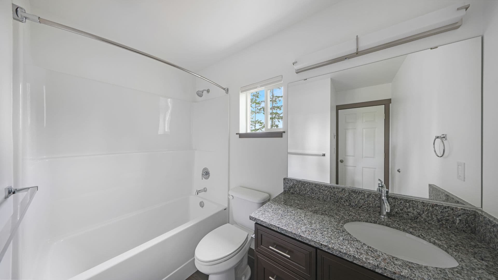 Oak Harbor Townhome: 120 Ne 10th Ave #C3
