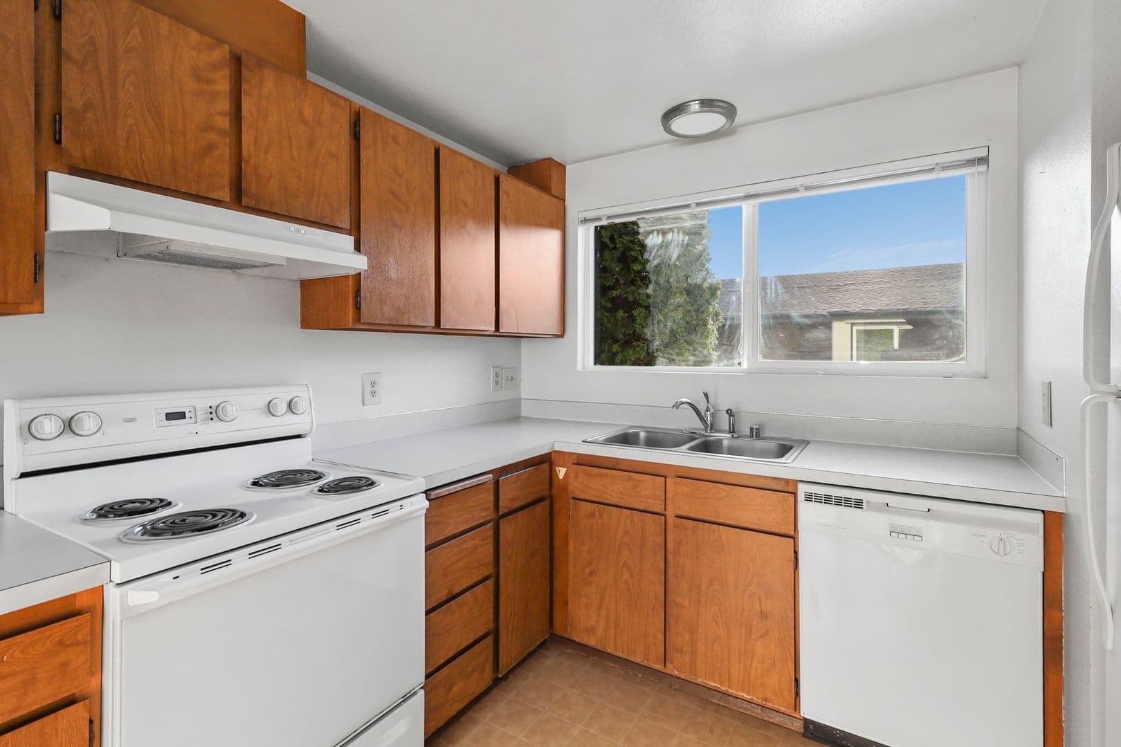 Oak Harbor Apartment: 395 S Oak Harbor St #202