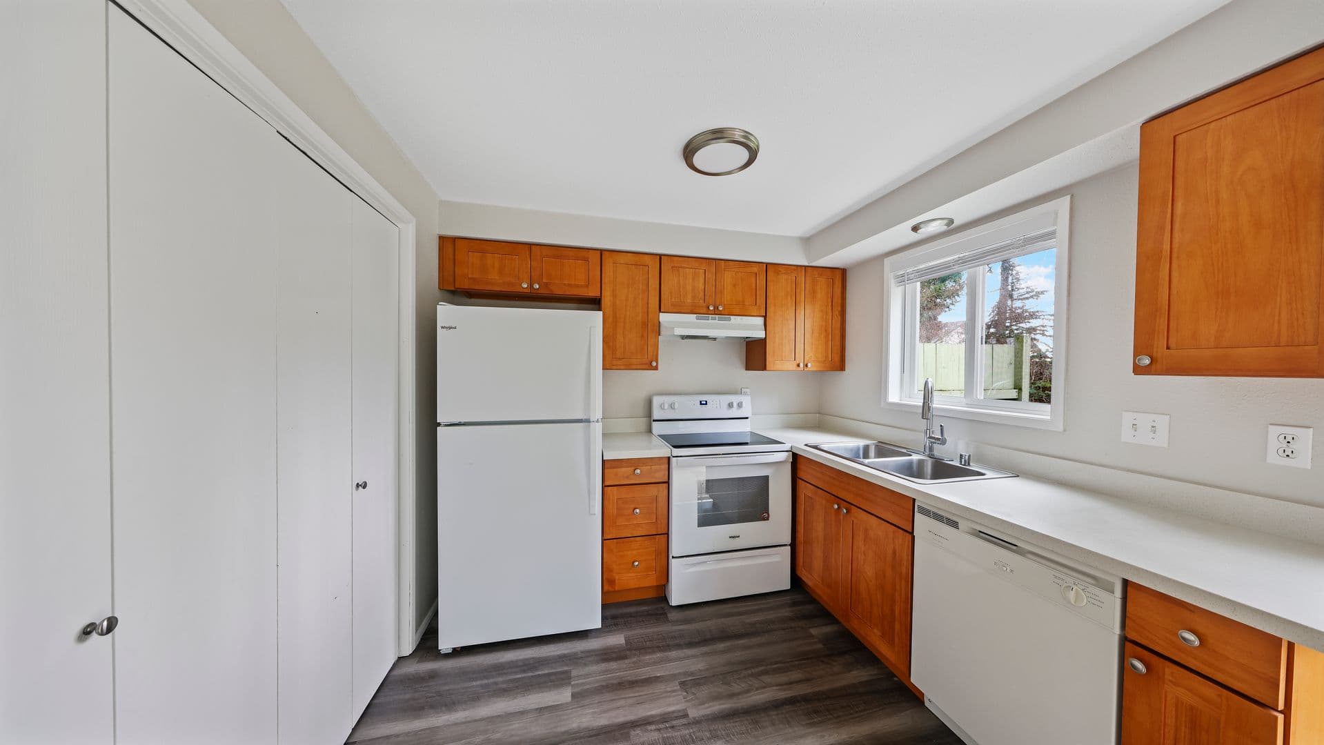 Oak Harbor Apartment: 1100 Sw Harrier Cir #3