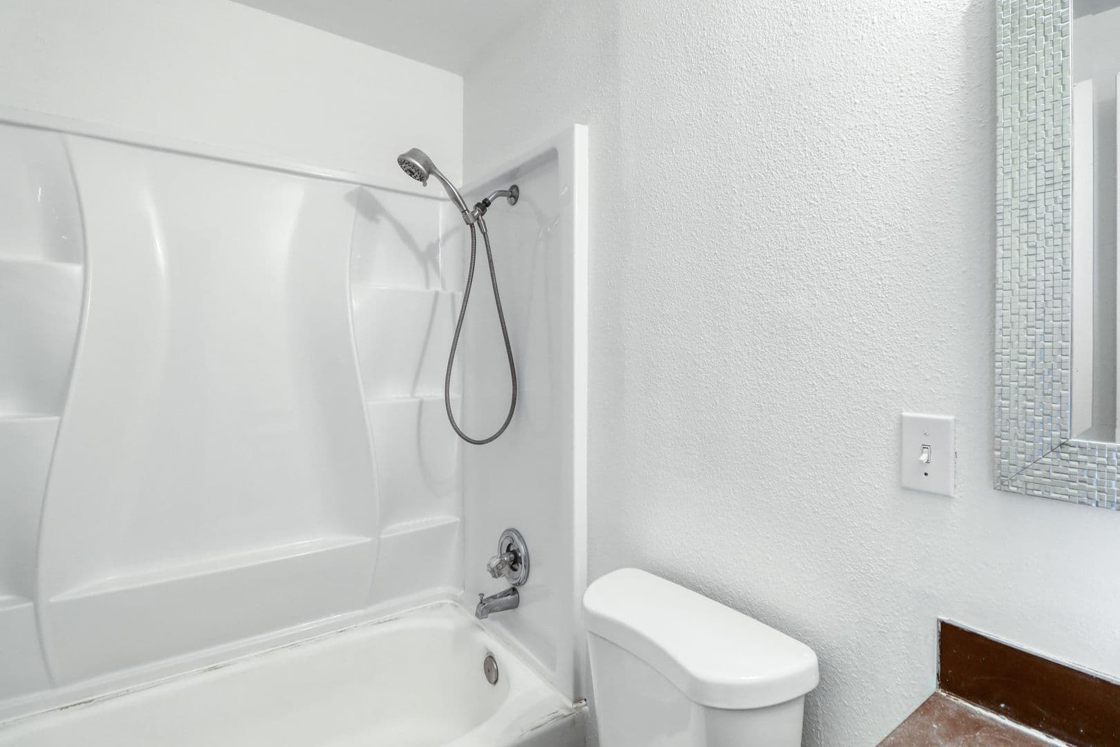 Oak Harbor House: 2186 Crosswoods Cir