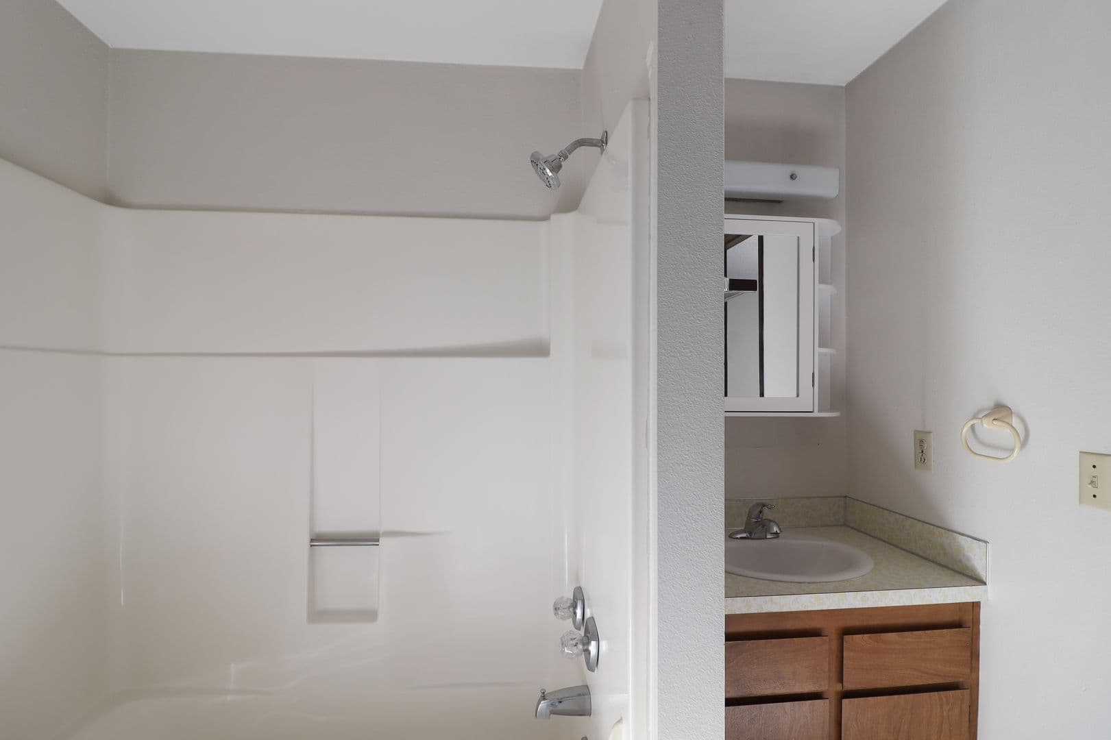 Oak Harbor Apartment: 395 S Oak Harbor St #103