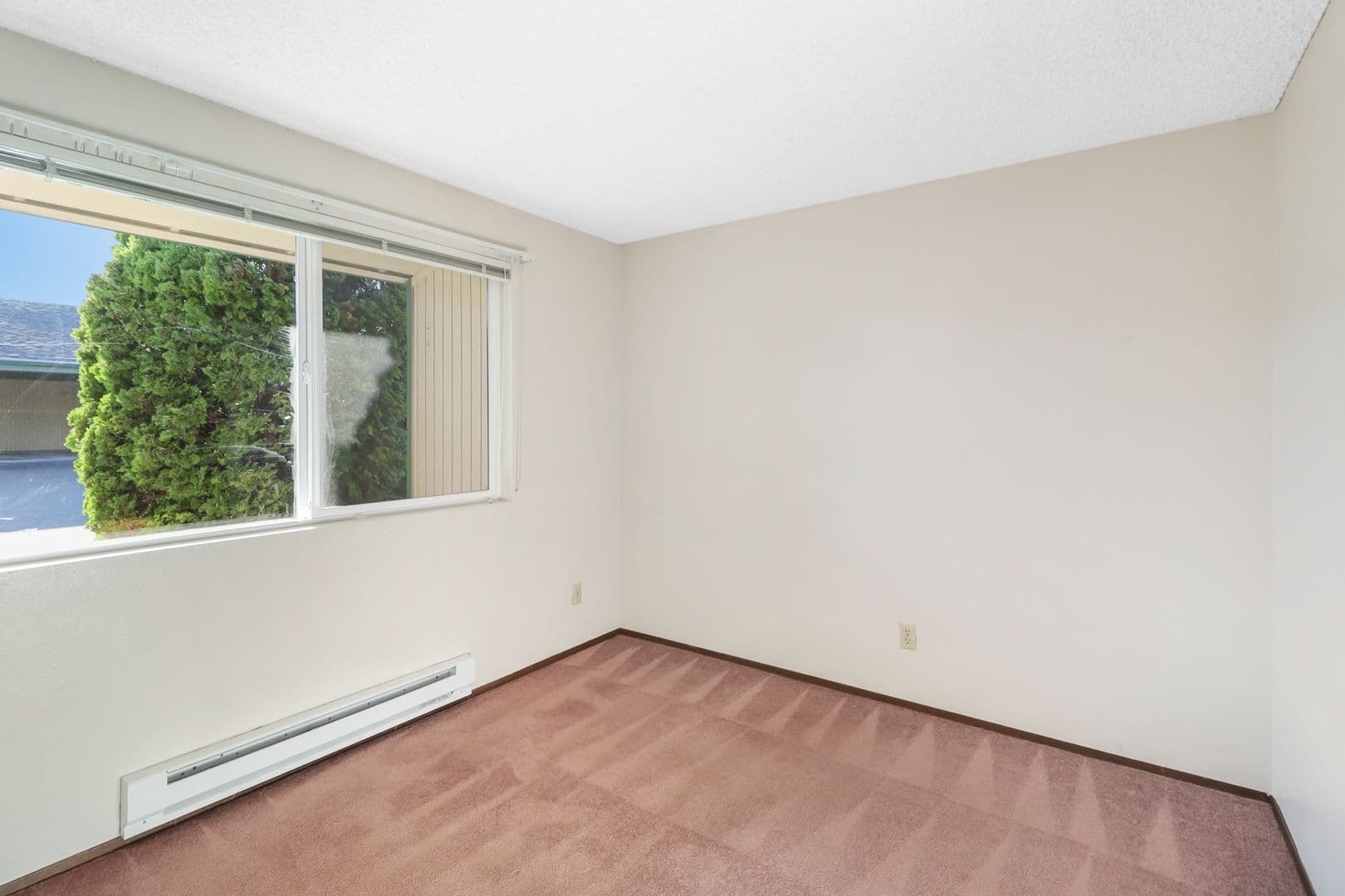 Oak Harbor Apartment: 395 S Oak Harbor St #202