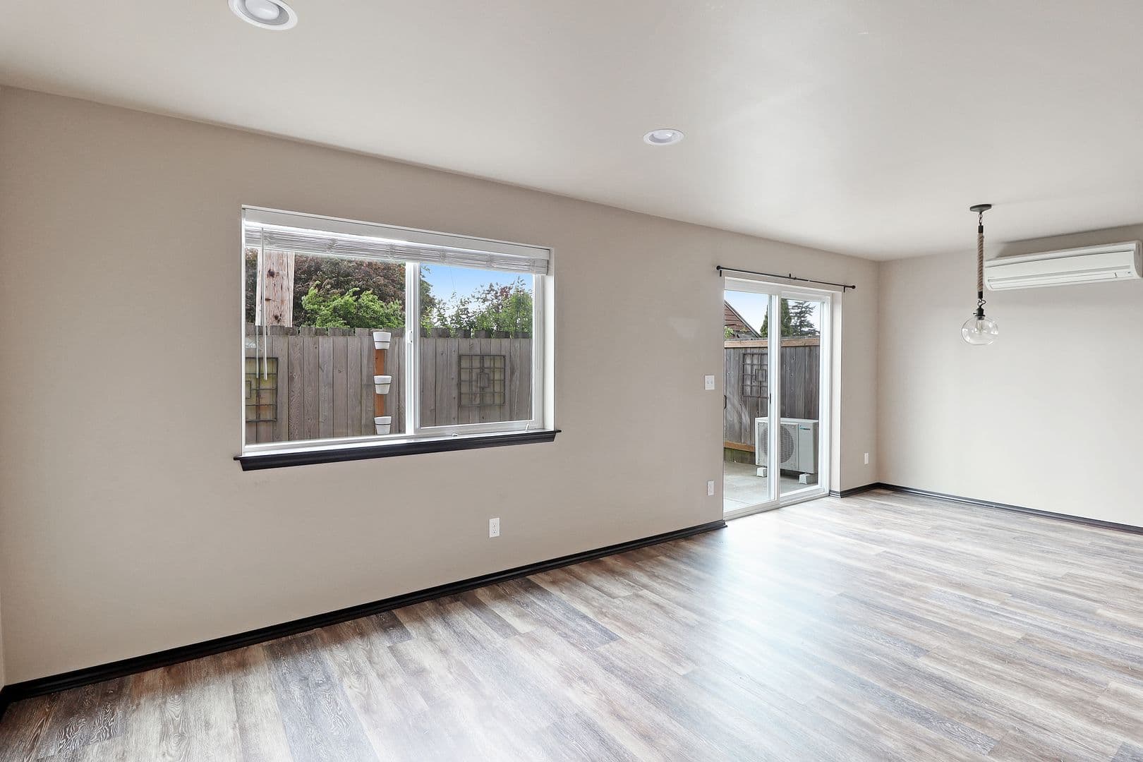 Oak Harbor House: 45 Ne Melrose Dr