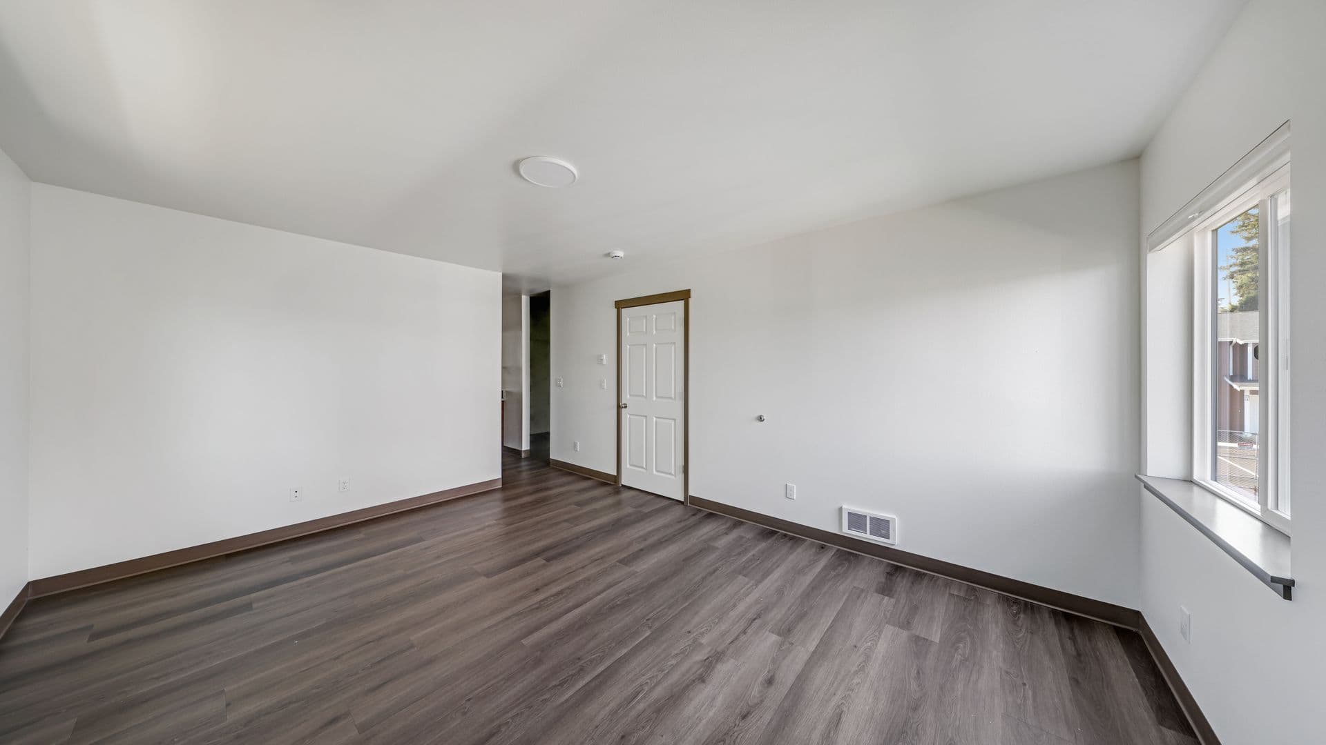 Oak Harbor Townhome: 120 Ne 10th Ave #H1