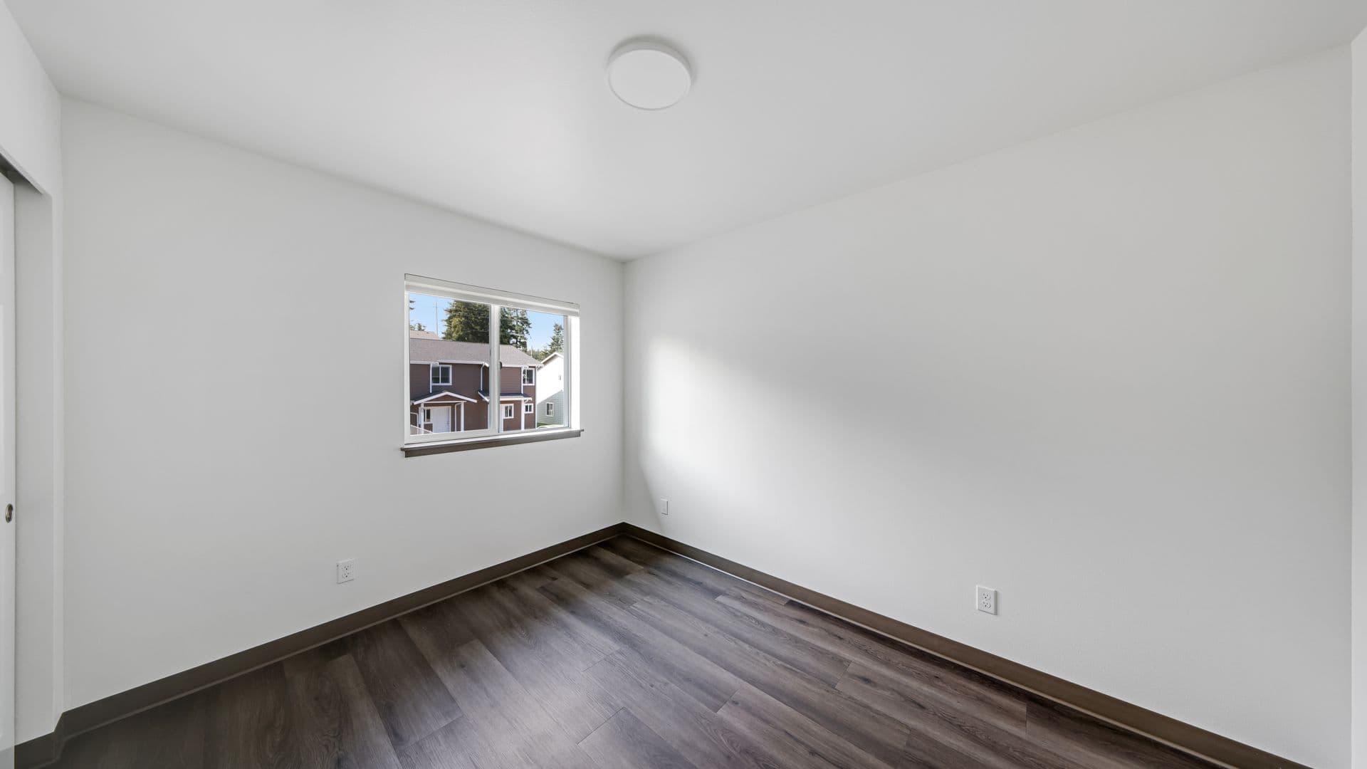 Oak Harbor Townhome: 120 Ne 10th Ave #H1