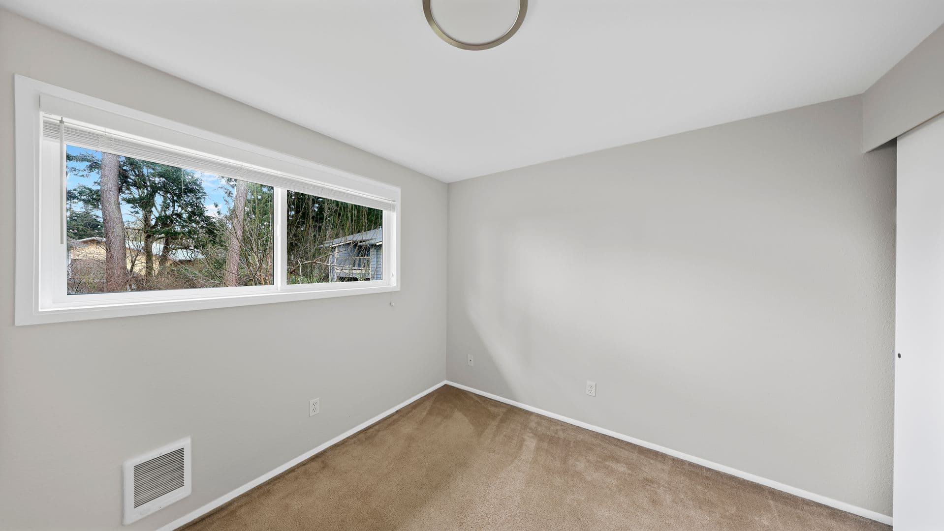 Oak Harbor Apartment: 1100 Sw Harrier Cir #3