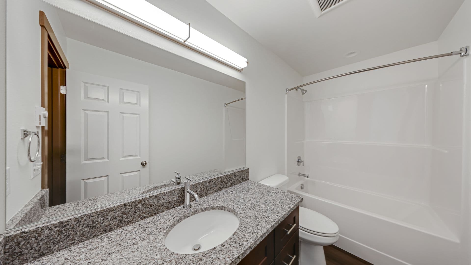 Oak Harbor Townhome: 120 Ne 10th Ave #H1