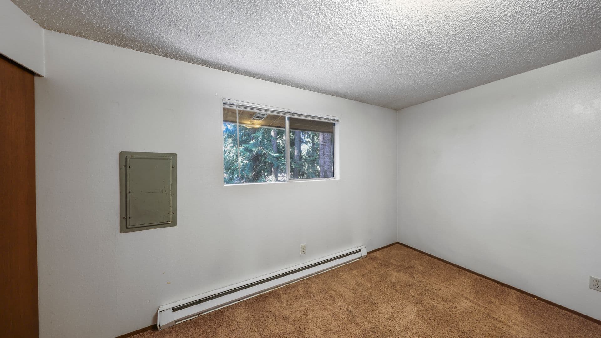 Oak Harbor Apartment: 112 W Henni Rd #3