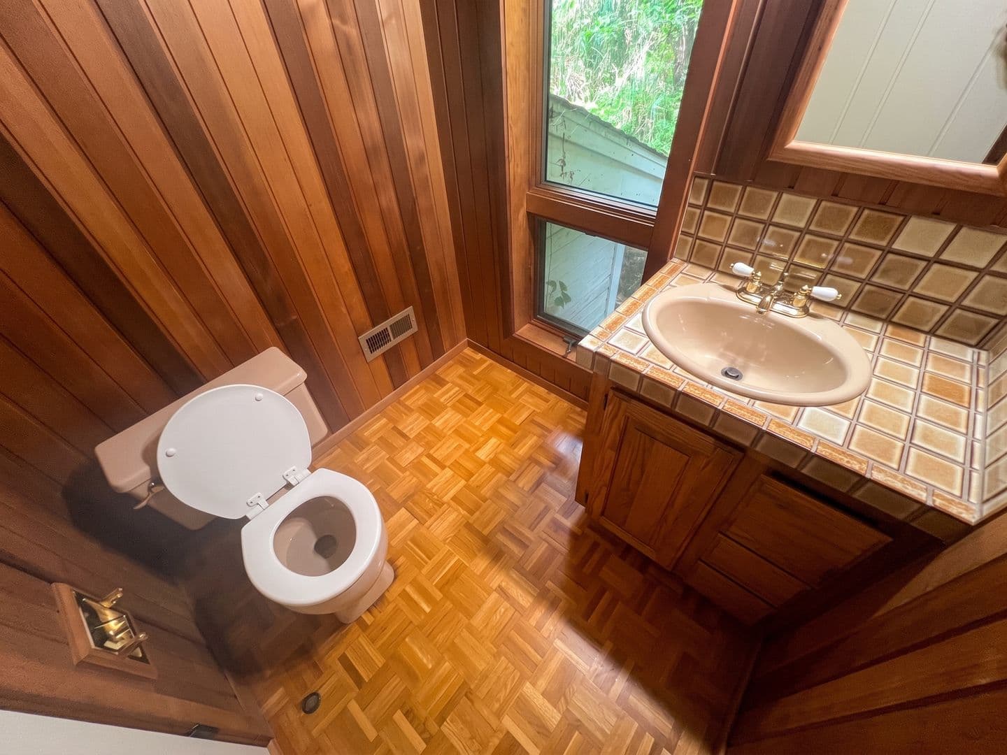 Eureka Apartment: 219 Boyle Drive