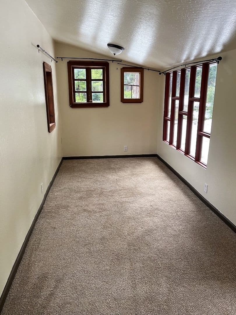 Kneeland Apartment: 4548 & 4576 Greenwood Heights Dr.