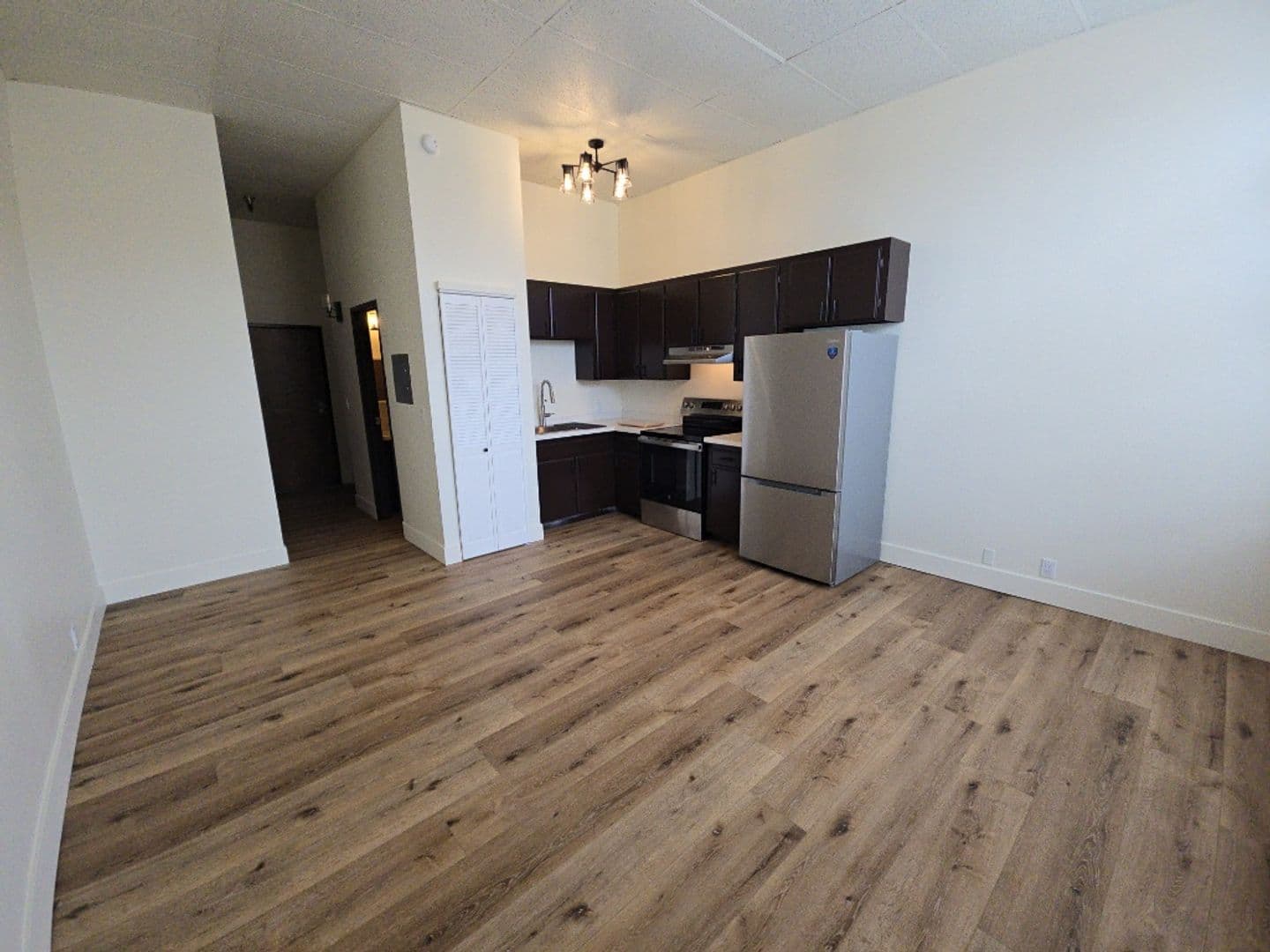 Eureka Apartment: 212 E Street