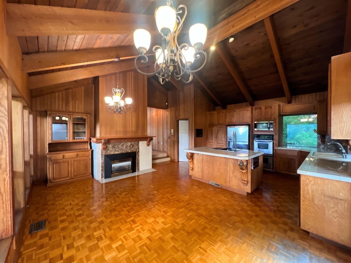 Eureka Apartment: 219 Boyle Drive
