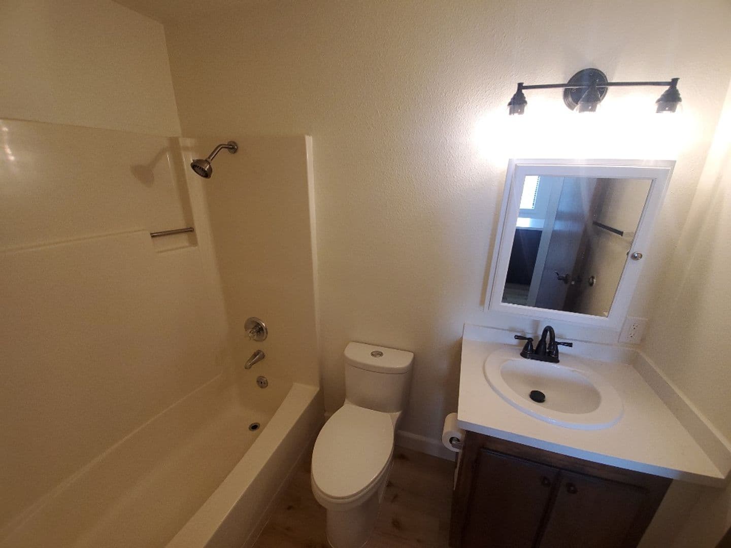 Eureka Apartment: 212 E Street