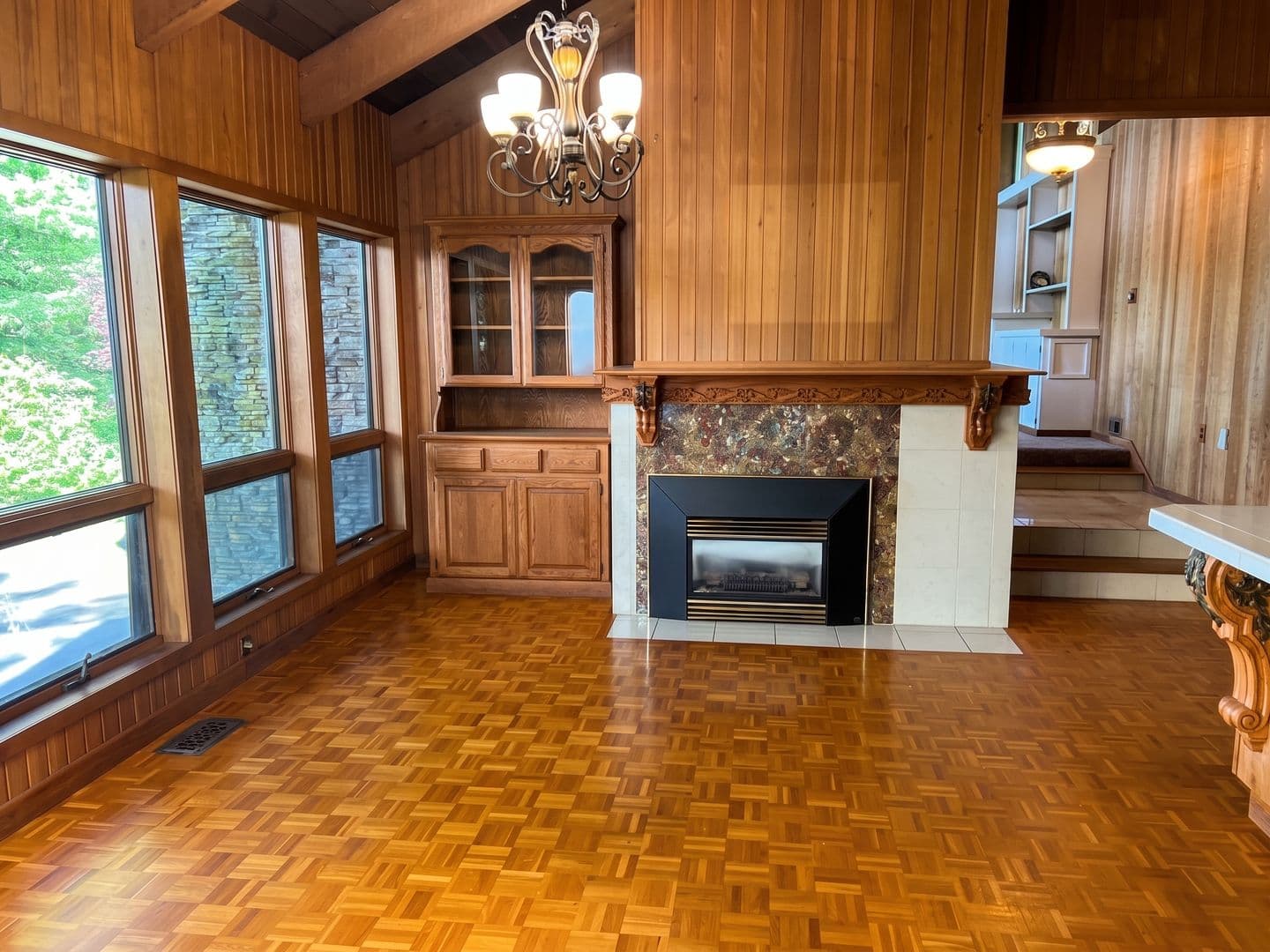 Eureka Apartment: 219 Boyle Drive