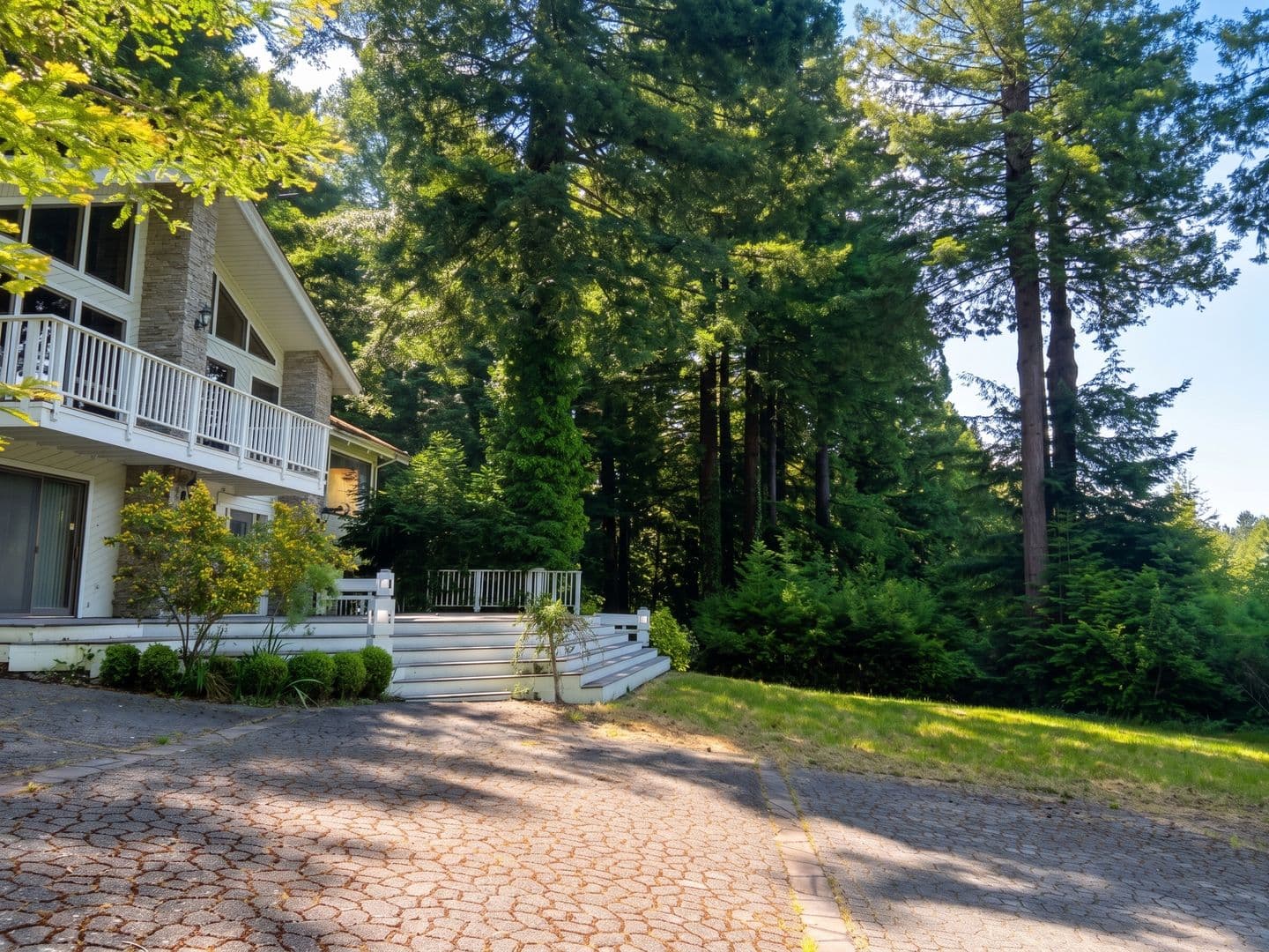 Eureka Apartment: 219 Boyle Drive
