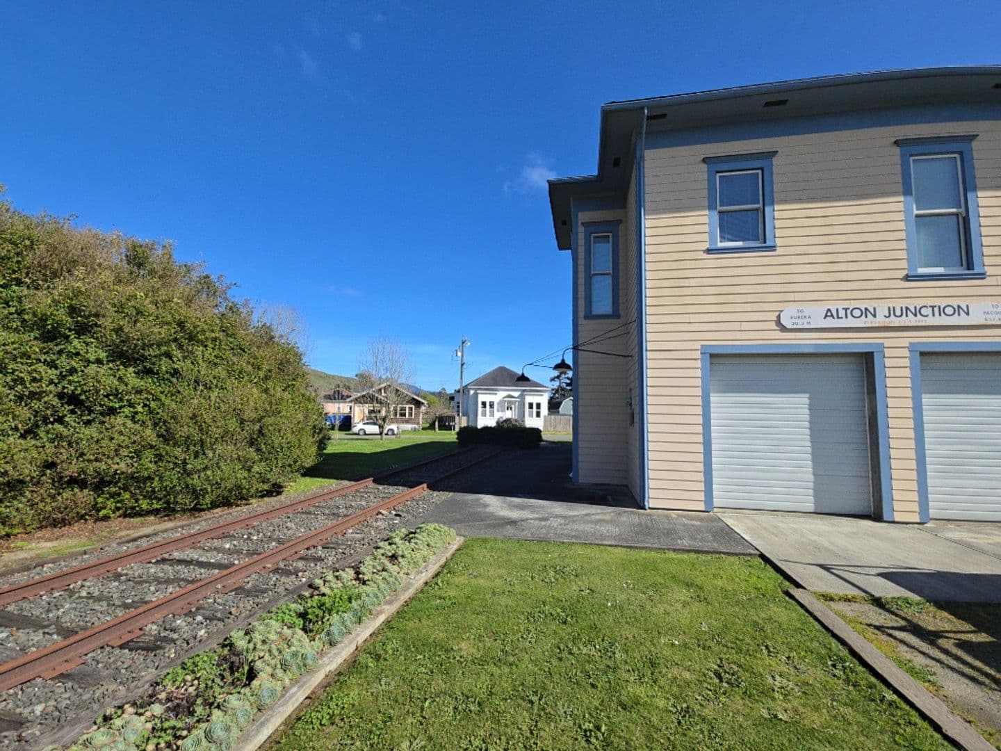 Fortuna House: 2754 Van Duzen St.