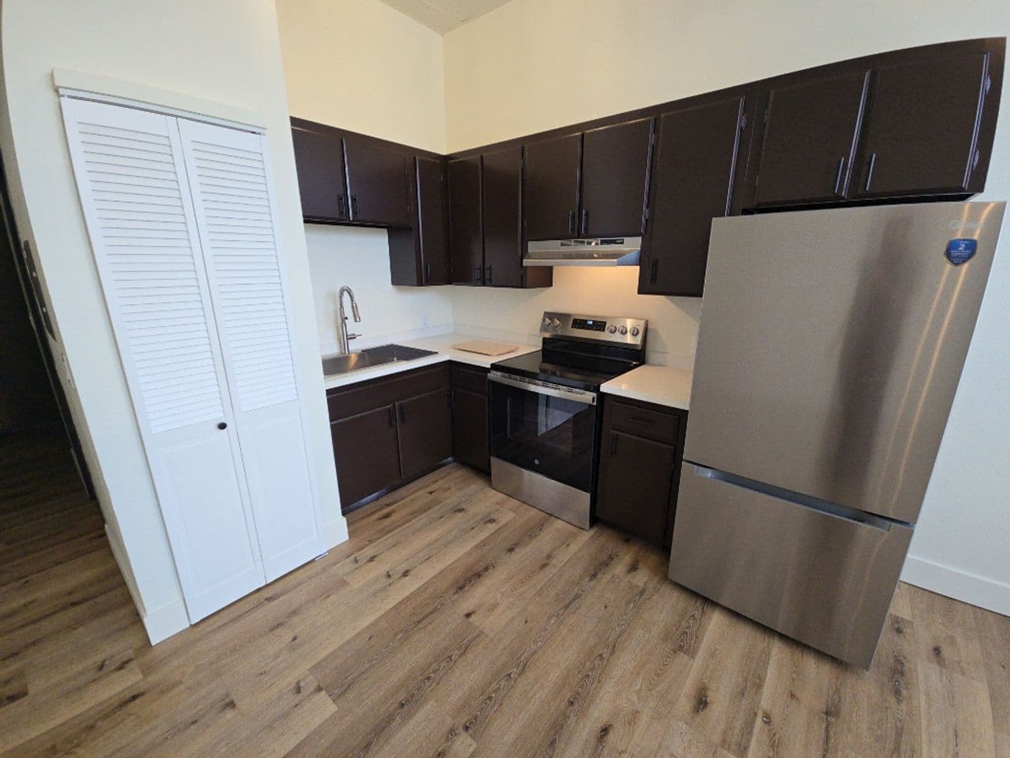 Eureka Apartment: 212 E Street