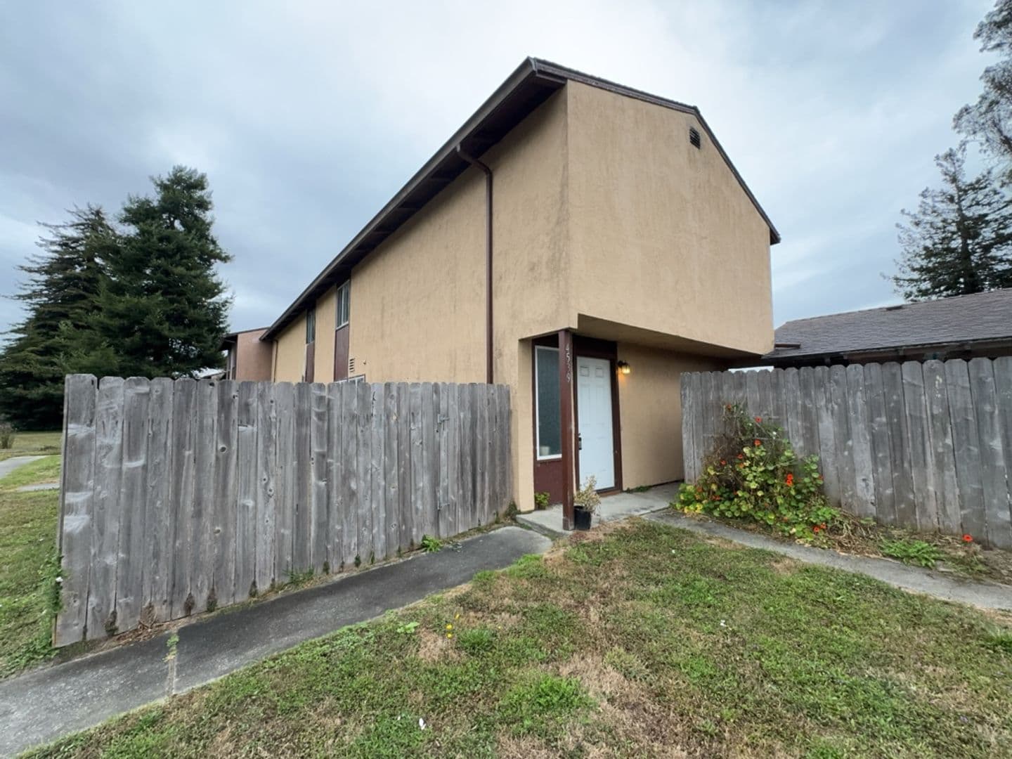 Arcata Townhome: 4539 Valley West Blvd.