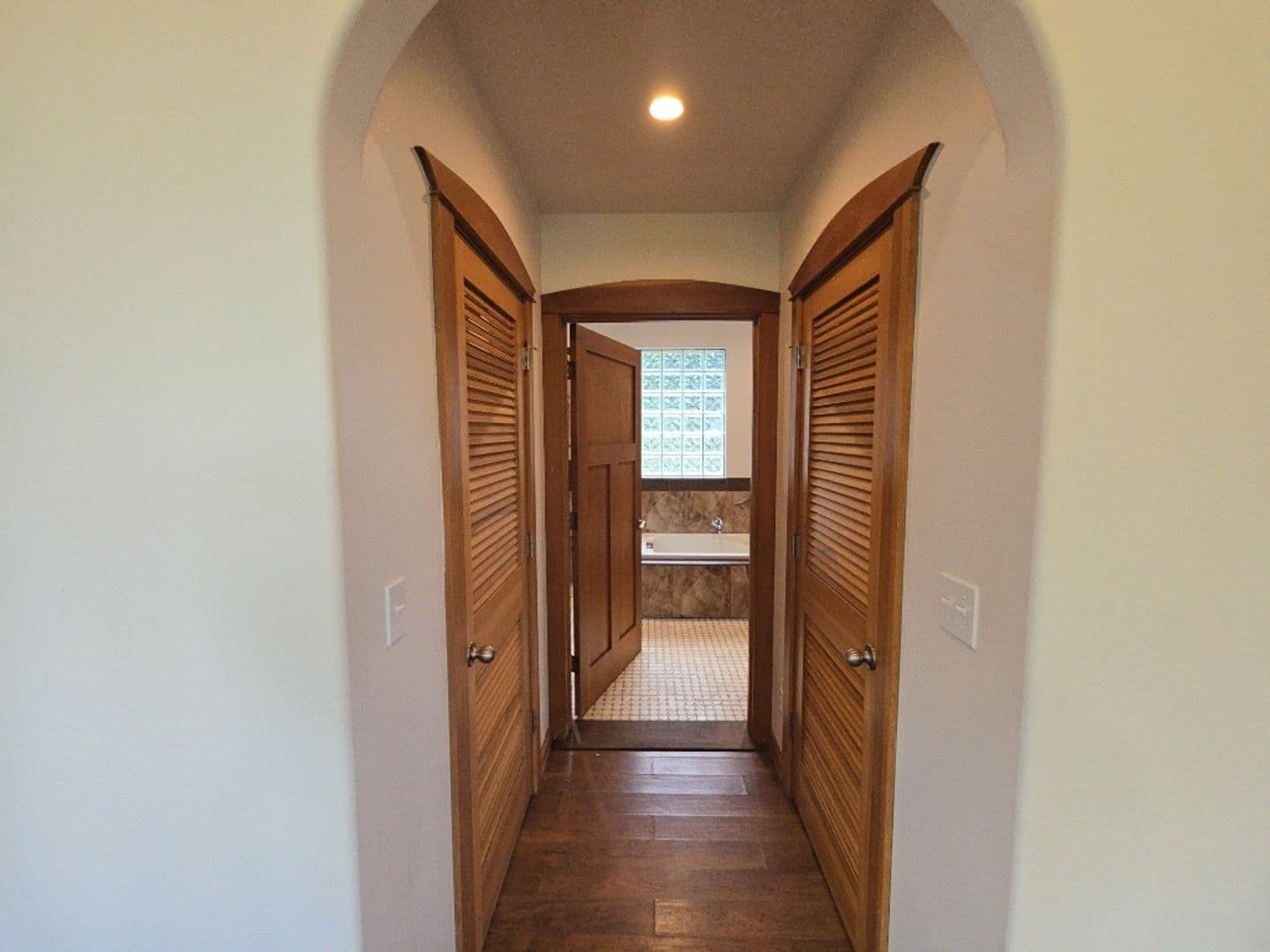 Kneeland House: 5623 Kneeland Rd. [PRM: Andrew]